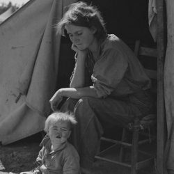 Dorothea lange depression 1930s migrant drought pittsburg grapes flashbak forced wrath refugees mothers steinbeck seca homeless trato compatriotas digno humanizing